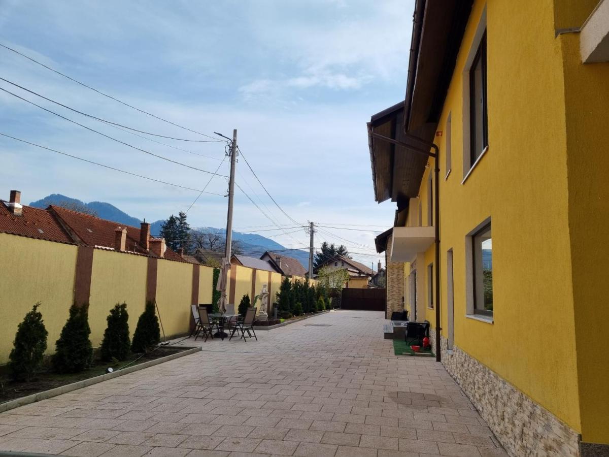 Izabella Guest House Săcele Exterior foto